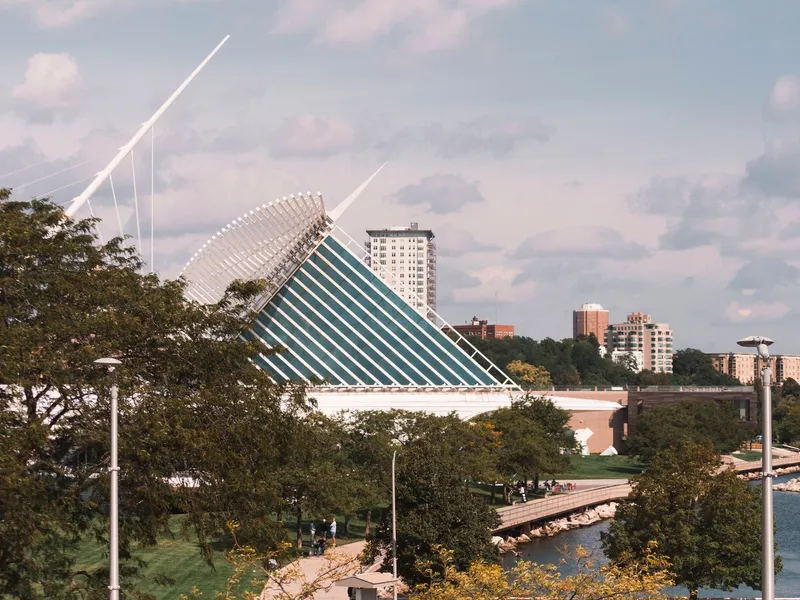 Milwaukee Art Museum and downtown skyline on a sunny summer day